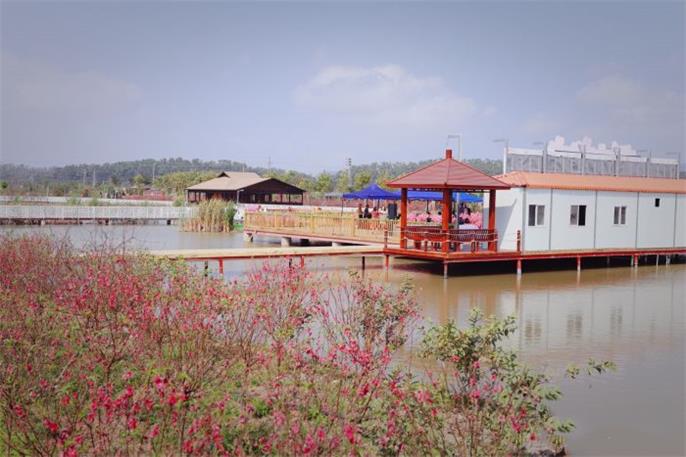 <a href=http://www.lexiangyou.org/xiangcunlvyou/ target=_blank class=infotextkey>乡村旅游</a>：南朗镇新凤凰水乡生态园