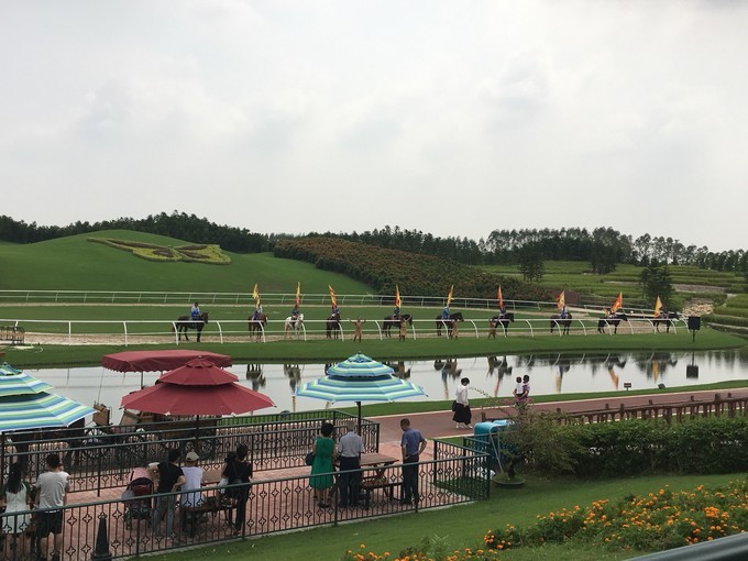 <a href=http://www.lexiangyou.org/xiangcunlvyou/ target=_blank class=infotextkey>乡村旅游</a>：中山市三角镇迪茵湖小镇之旅