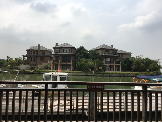 <a href=http://www.lexiangyou.org/xiangcunlvyou/ target=_blank class=infotextkey>乡村旅游</a>：中山市三角镇迪茵湖小镇之旅