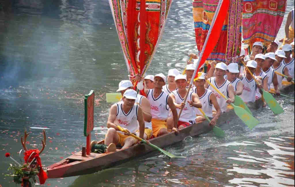 <a href=http://www.lexiangyou.org/xiangcunlvyou/ target=_blank class=infotextkey>乡村旅游</a>：黄圃有个古村，是大隐于市的岭南建筑活化石
