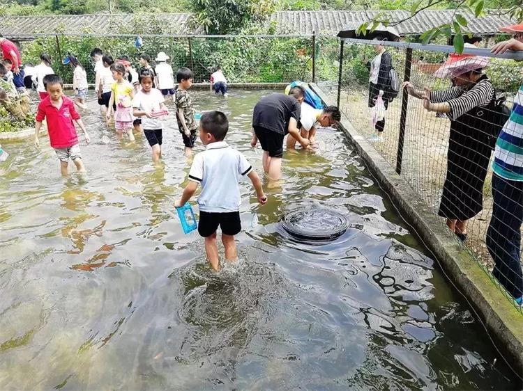  <a href=http://www.lexiangyou.org/xiangcunlvyou/ target=_blank class=infotextkey>乡村旅游</a>：桂南香山农场端午大庙会