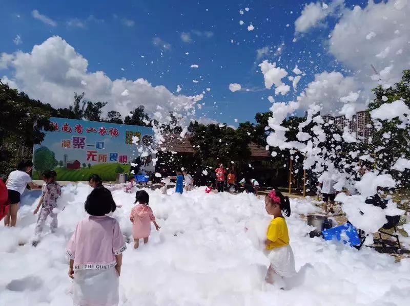  <a href=http://www.lexiangyou.org/xiangcunlvyou/ target=_blank class=infotextkey>乡村旅游</a>：桂南香山农场端午大庙会