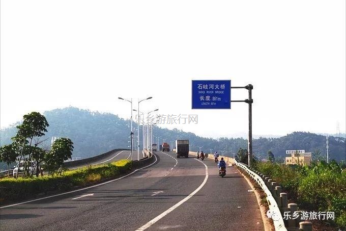 <a href=http://www.lexiangyou.org/xiangcunlvyou/ target=_blank class=infotextkey>乡村旅游</a>：早晨，领略板芙田园风光