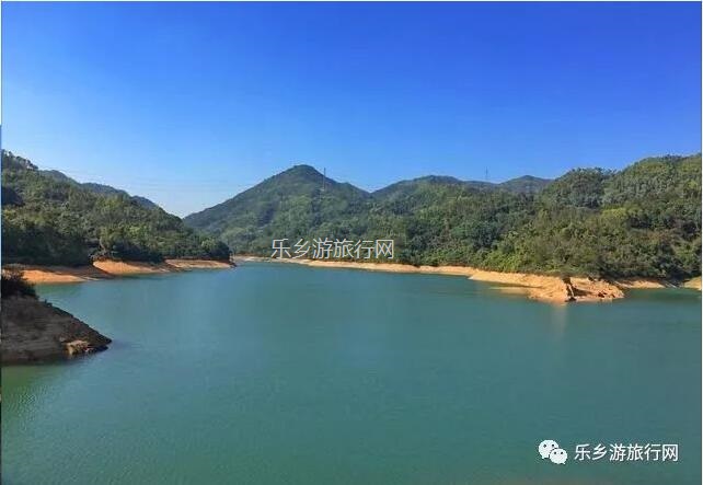 <a href=http://www.lexiangyou.org/xiangcunlvyou/ target=_blank class=infotextkey>乡村旅游</a>：潭水清澈，瀑布如丝绸般滑过