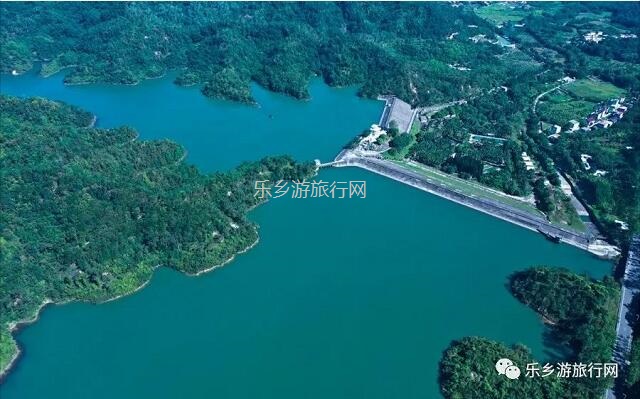 <a href=http://www.lexiangyou.org/xiangcunlvyou/ target=_blank class=infotextkey>乡村旅游</a>：潭水清澈，瀑布如丝绸般滑过