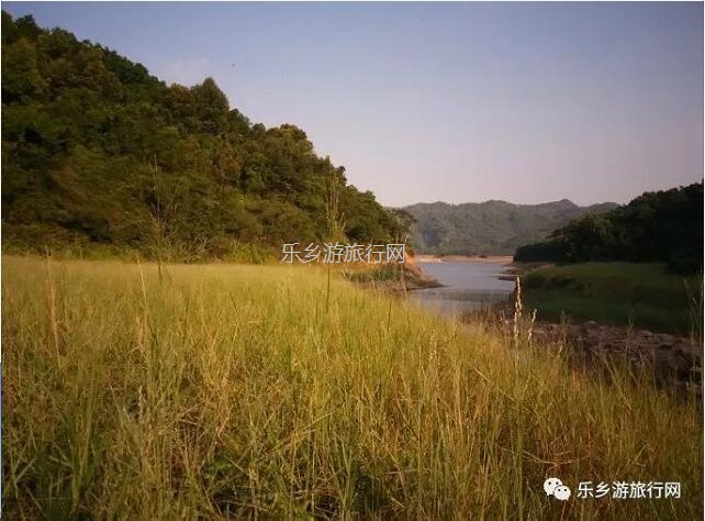<a href=http://www.lexiangyou.org/xiangcunlvyou/ target=_blank class=infotextkey>乡村旅游</a>：潭水清澈，瀑布如丝绸般滑过