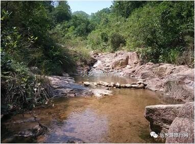 <a href=http://www.lexiangyou.org/xiangcunlvyou/ target=_blank class=infotextkey>乡村旅游</a>：潭水清澈，瀑布如丝绸般滑过