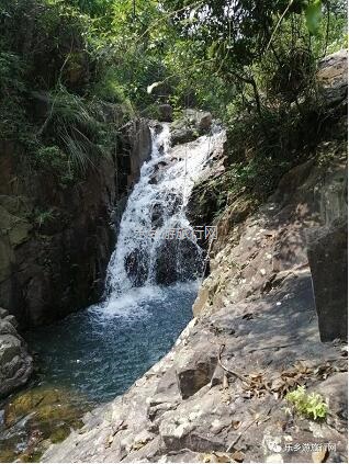 <a href=http://www.lexiangyou.org/xiangcunlvyou/ target=_blank class=infotextkey>乡村旅游</a>：潭水清澈，瀑布如丝绸般滑过