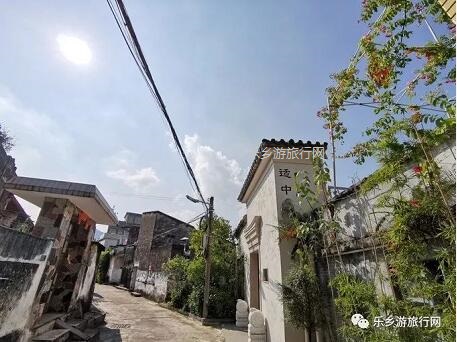 <a href=http://www.lexiangyou.org/xiangcunlvyou/ target=_blank class=infotextkey>乡村旅游</a>：青瓦、石板路、田园