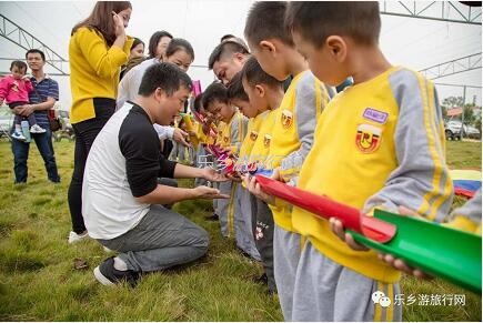 <a href=http://www.lexiangyou.org/xiangcunlvyou/ target=_blank class=infotextkey>乡村旅游</a>：皇帝柑熟啦！时令水果任摘任吃，赠送亲子游船+钓鱼