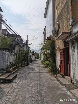 <a href=http://www.lexiangyou.org/xiangcunlvyou/ target=_blank class=infotextkey>乡村旅游</a>：青瓦、石板路、田园