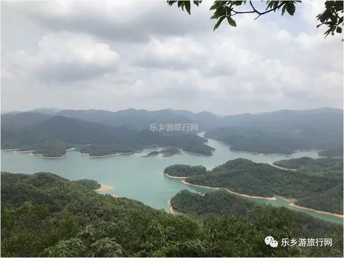 <a href=http://www.lexiangyou.org/xiangcunlvyou/ target=_blank class=infotextkey>乡村旅游</a>：山峦与湖面，每天都有不一样的风景