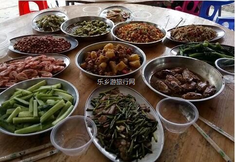 <a href=http://www.lexiangyou.org/xiangcunlvyou/ target=_blank class=infotextkey>乡村旅游</a>：赏秋色、品水果，绿道骑行；还可以放飞心中的梦想！