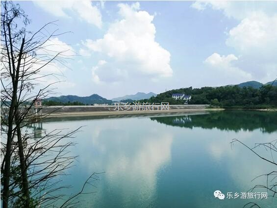 <a href=http://www.lexiangyou.org/xiangcunlvyou/ target=_blank class=infotextkey>乡村旅游</a>：金钟湖公园：漫步绿道，欣赏湿地美景