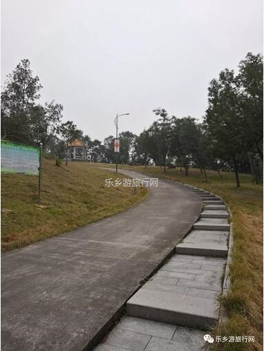 <a href=http://www.lexiangyou.org/xiangcunlvyou/ target=_blank class=infotextkey>乡村旅游</a>：相传在古时，这里有许多白鹤栖息游玩