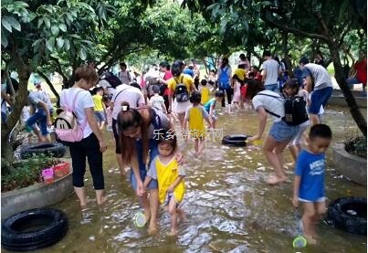 <a href=http://www.lexiangyou.org/xiangcunlvyou/ target=_blank class=infotextkey>乡村旅游</a>：五桂山沙糖桔任摘任吃，原生态品尝泥煨鸡套餐