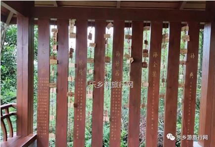 <a href=http://www.lexiangyou.org/xiangcunlvyou/ target=_blank class=infotextkey>乡村旅游</a>：登临山顶，观赏“二龙戏珠”和伶仃洋的鱼跃