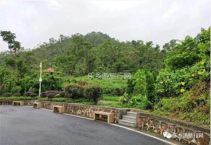 <a href=http://www.lexiangyou.org/xiangcunlvyou/ target=_blank class=infotextkey>乡村旅游</a>：登临山顶，观赏“二龙戏珠”和伶仃洋的鱼跃