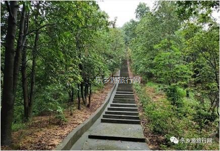 <a href=http://www.lexiangyou.org/xiangcunlvyou/ target=_blank class=infotextkey>乡村旅游</a>：登临山顶，观赏“二龙戏珠”和伶仃洋的鱼跃