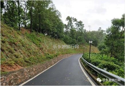 <a href=http://www.lexiangyou.org/xiangcunlvyou/ target=_blank class=infotextkey>乡村旅游</a>：登临山顶，观赏“二龙戏珠”和伶仃洋的鱼跃