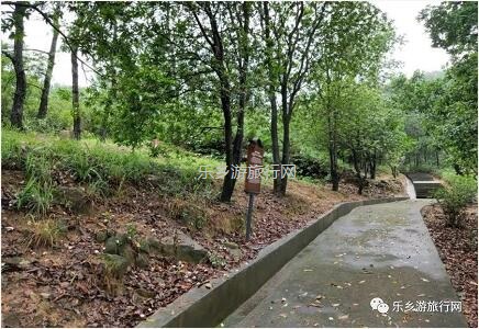 <a href=http://www.lexiangyou.org/xiangcunlvyou/ target=_blank class=infotextkey>乡村旅游</a>：登临山顶，观赏“二龙戏珠”和伶仃洋的鱼跃