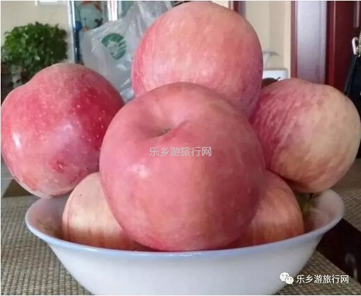 <a href=http://www.lexiangyou.org/xiangcunlvyou/ target=_blank class=infotextkey>乡村旅游</a>：【特产】欣赏草湖雨后美景，品尝新疆冰糖心苹果