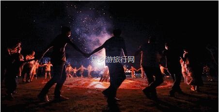 <a href=http://www.lexiangyou.org/xiangcunlvyou/ target=_blank class=infotextkey>乡村旅游</a>：【邀请函】2020跨年倒数年会，户外草坪自助美食+露天电影+荧火许愿+亲子游戏...