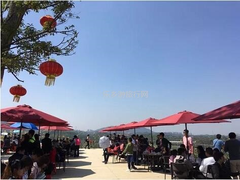 <a href=http://www.lexiangyou.org/xiangcunlvyou/ target=_blank class=infotextkey>乡村旅游</a>：这里盛开了黄花风铃，附近仲有农家美食哦~