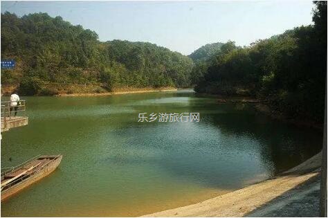 <a href=http://www.lexiangyou.org/xiangcunlvyou/ target=_blank class=infotextkey>乡村旅游</a>：春暖花开，树木繁多的植物园