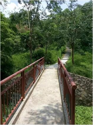 <a href=http://www.lexiangyou.org/xiangcunlvyou/ target=_blank class=infotextkey>乡村旅游</a>：春暖花开，树木繁多的植物园