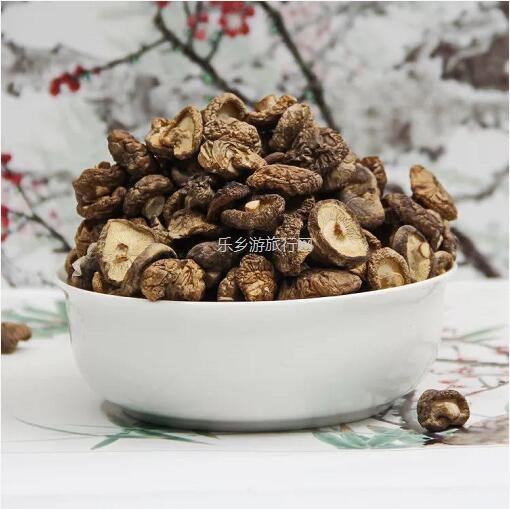 <a href=http://www.lexiangyou.org/xiangcunlvyou/ target=_blank class=infotextkey>乡村旅游</a>：云雾多，风力大，气压低，孕育出健康营养的?菌类植物和谷物