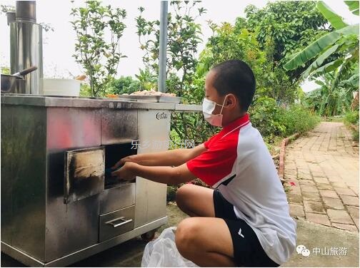 <a href=http://www.lexiangyou.org/xiangcunlvyou/ target=_blank class=infotextkey>乡村旅游</a>：中山有个小岛，在水一方景色如画，采摘水果+品尝农家美食...