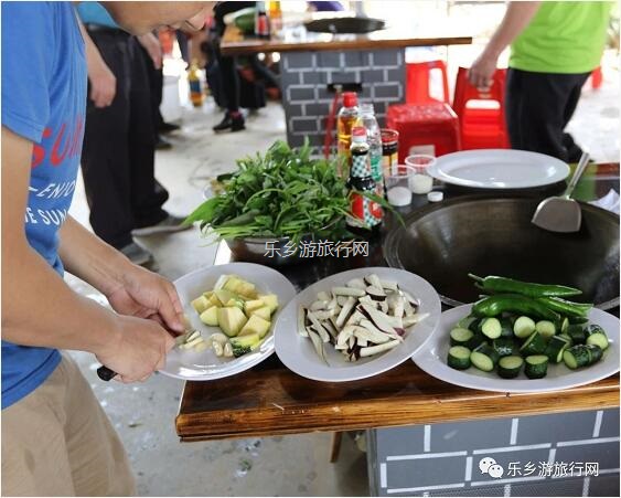 <a href=http://www.lexiangyou.org/xiangcunlvyou/ target=_blank class=infotextkey>乡村旅游</a>：中山有个小岛，在水一方景色如画，采摘水果+品尝农家美食...