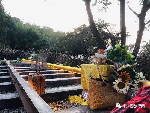 <a href=http://www.lexiangyou.org/xiangcunlvyou/ target=_blank class=infotextkey>乡村旅游</a>：[团队度假] 依山而建，翠影婆裟；烧烤套餐+自助简餐+别墅型民宿