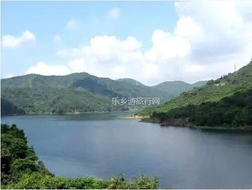 <a href=http://www.lexiangyou.org/xiangcunlvyou/ target=_blank class=infotextkey>乡村旅游</a>：[春游]背靠铁炉山水库边，浪漫花海、彩虹滑草、网红摩天轮...