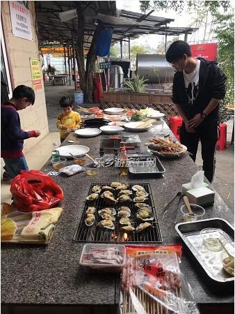 <a href=http://www.lexiangyou.org/xiangcunlvyou/ target=_blank class=infotextkey>乡村旅游</a>：[度假]游览金钟湖，然后钓鱼、越野和烧烤聚餐...