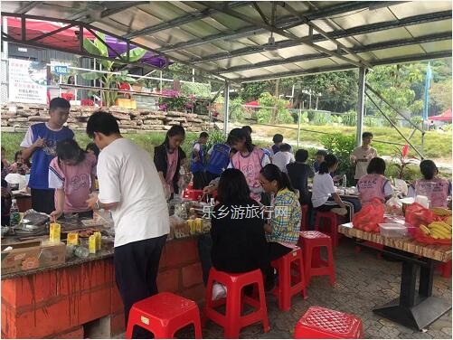 <a href=http://www.lexiangyou.org/xiangcunlvyou/ target=_blank class=infotextkey>乡村旅游</a>：[度假]游览金钟湖，然后钓鱼、越野和烧烤聚餐...