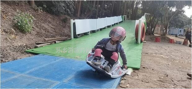 <a href=http://www.lexiangyou.org/xiangcunlvyou/ target=_blank class=infotextkey>乡村旅游</a>：[度假]游览金钟湖，然后钓鱼、越野和烧烤聚餐...