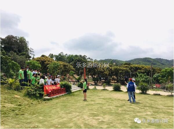 <a href=http://www.lexiangyou.org/xiangcunlvyou/ target=_blank class=infotextkey>乡村旅游</a>：[东区] 金钟湖旁边，钓鱼、越野和烧烤聚餐、唱歌...