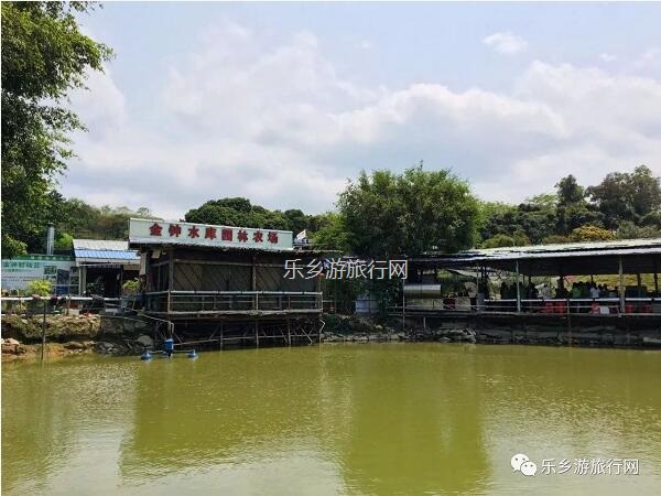 <a href=http://www.lexiangyou.org/xiangcunlvyou/ target=_blank class=infotextkey>乡村旅游</a>：[东区] 金钟湖旁边，钓鱼、越野和烧烤聚餐、唱歌...