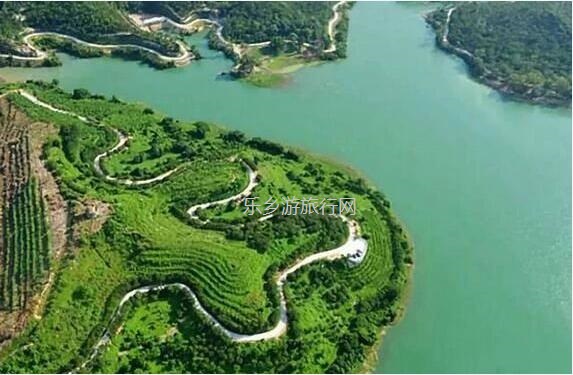 <a href=http://www.lexiangyou.org/xiangcunlvyou/ target=_blank class=infotextkey>乡村旅游</a>：[东区] 金钟湖旁边，钓鱼、越野和烧烤聚餐、唱歌...