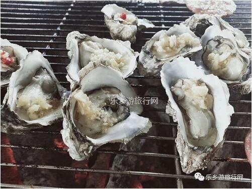 <a href=http://www.lexiangyou.org/xiangcunlvyou/ target=_blank class=infotextkey>乡村旅游</a>：[东区] 金钟湖旁边，钓鱼、越野和烧烤聚餐、唱歌...