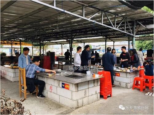 <a href=http://www.lexiangyou.org/xiangcunlvyou/ target=_blank class=infotextkey>乡村旅游</a>：[东区] 金钟湖旁边，钓鱼、越野和烧烤聚餐、唱歌...