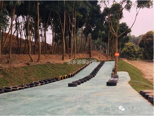 <a href=http://www.lexiangyou.org/xiangcunlvyou/ target=_blank class=infotextkey>乡村旅游</a>：[东区] 金钟湖旁边，钓鱼、越野和烧烤聚餐、唱歌...