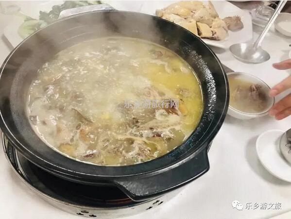 <a href=http://www.lexiangyou.org/xiangcunlvyou/ target=_blank class=infotextkey>乡村旅游</a>：南朗尼个农场装修雅致，高品质食材欢迎品尝：有机蔬菜+铁皮石斛+酵素鸡+陈皮鸭汤