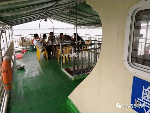 <a href=http://www.lexiangyou.org/xiangcunlvyou/ target=_blank class=infotextkey>乡村旅游</a>：【海游】领略大海的迤逦风光，即时品尝美味海鲜