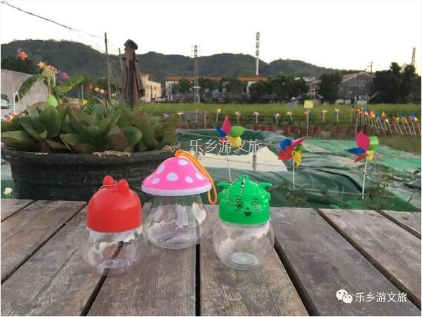 <a href=http://www.lexiangyou.org/xiangcunlvyou/ target=_blank class=infotextkey>乡村旅游</a>：丰收季节，稻谷笑弯了腰！小农夫在农耕中体验人生的快乐