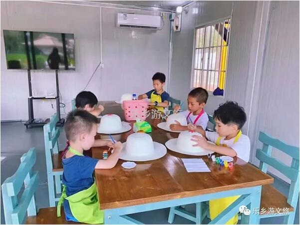 <a href=http://www.lexiangyou.org/xiangcunlvyou/ target=_blank class=infotextkey>乡村旅游</a>：丰收季节，稻谷笑弯了腰！小农夫在农耕中体验人生的快乐