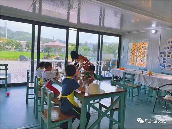 <a href=http://www.lexiangyou.org/xiangcunlvyou/ target=_blank class=infotextkey>乡村旅游</a>：丰收季节，稻谷笑弯了腰！小农夫在农耕中体验人生的快乐