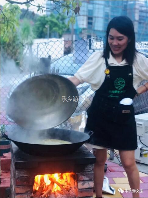 <a href=http://www.lexiangyou.org/xiangcunlvyou/ target=_blank class=infotextkey>乡村旅游</a>：丰收季节，稻谷笑弯了腰！小农夫在农耕中体验人生的快乐